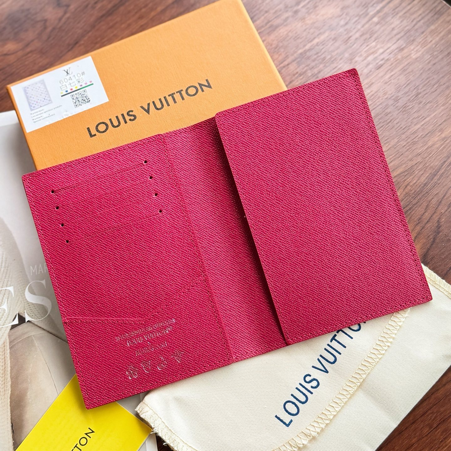 ルイ・ヴィトン「LV x TM」パスポートカバー クーヴェルテュール･パスポール