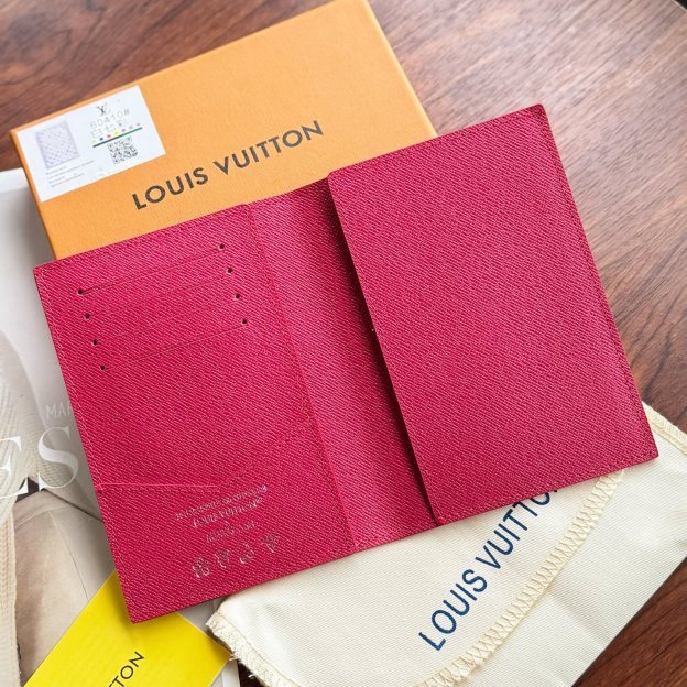 ルイ・ヴィトン「LV x TM」パスポートカバー クーヴェルテュール･パスポール