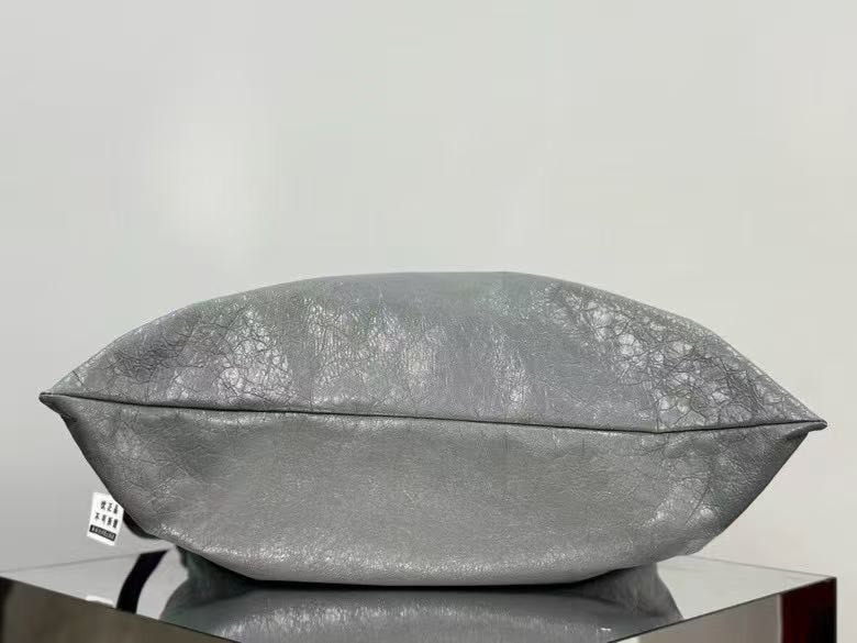 バレンシアガ「Balenciaga」SHOPPER DUSTBAG レザートラッシュポーチ