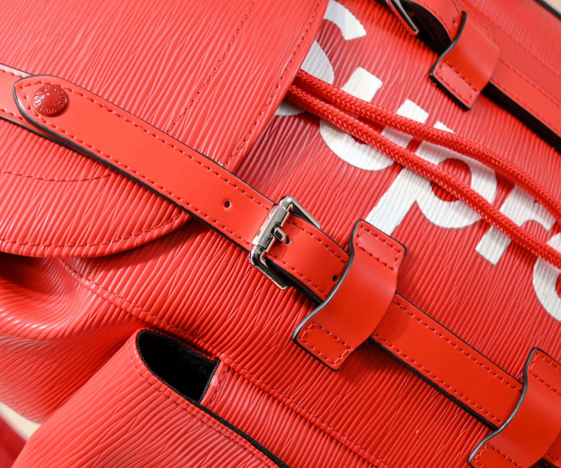 ルイ・ヴィトン「LV x Supreme」クリストファー MM バックパック