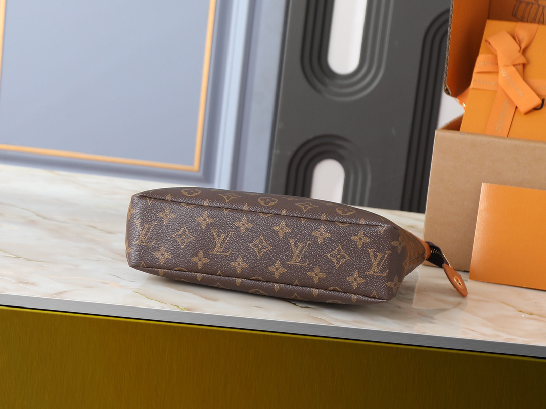 ルイ・ヴィトン「Louis Vuitton」ポシェット･ヴォワヤージュ スープル