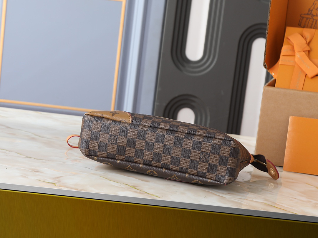 ルイ・ヴィトン「Louis Vuitton」ポシェット･ヴォワヤージュ スープル