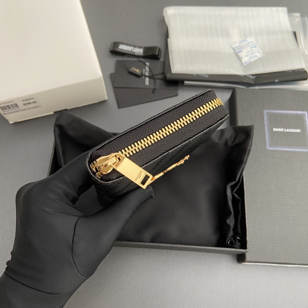 サンローラン「Saint Laurent」モノグラム・サンローラン フルジップウォレット（グレインパウダーテクスチャー キルティングレザー）