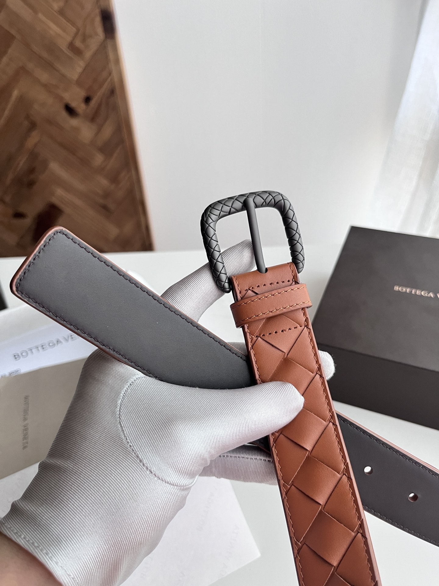 ボッテガ・ヴェネタ「Bottega Veneta」イントレチャート リバーシブル ベルト