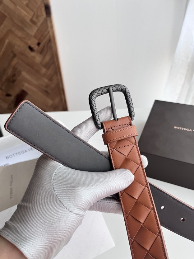 ボッテガ・ヴェネタ「Bottega Veneta」イントレチャート リバーシブル ベルト