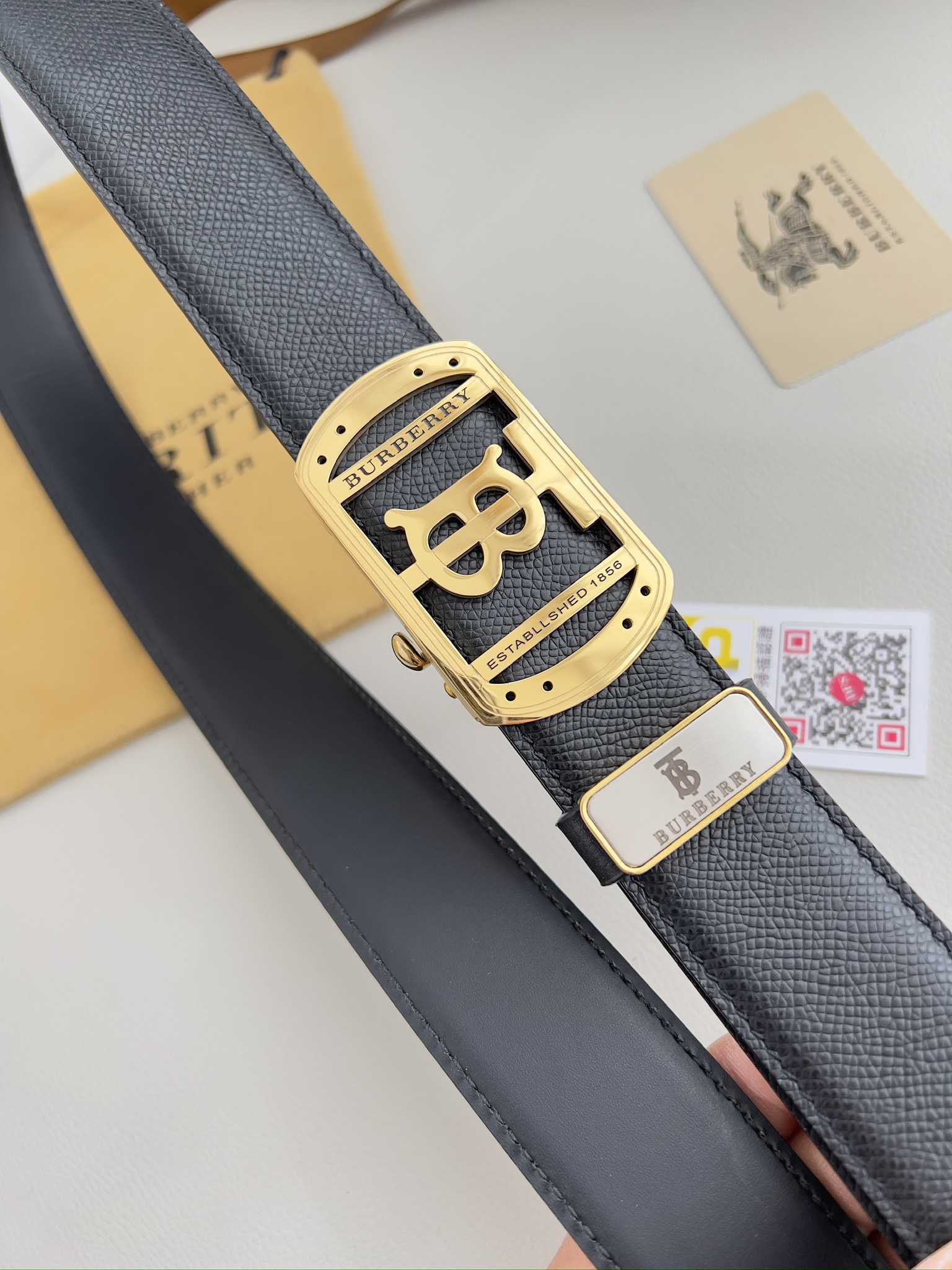 バーバリー「Burberry」オートロックベルト 2色