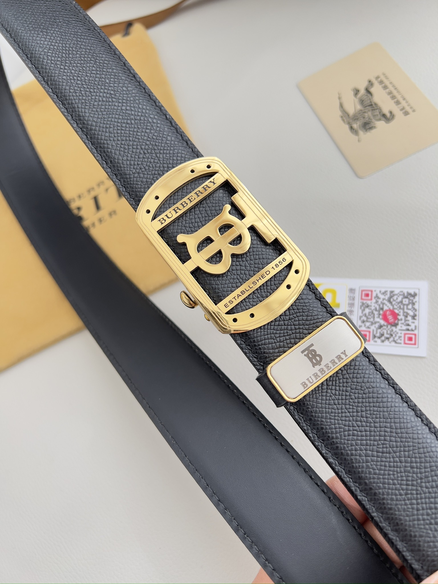 バーバリー「Burberry」オートロックベルト 2色