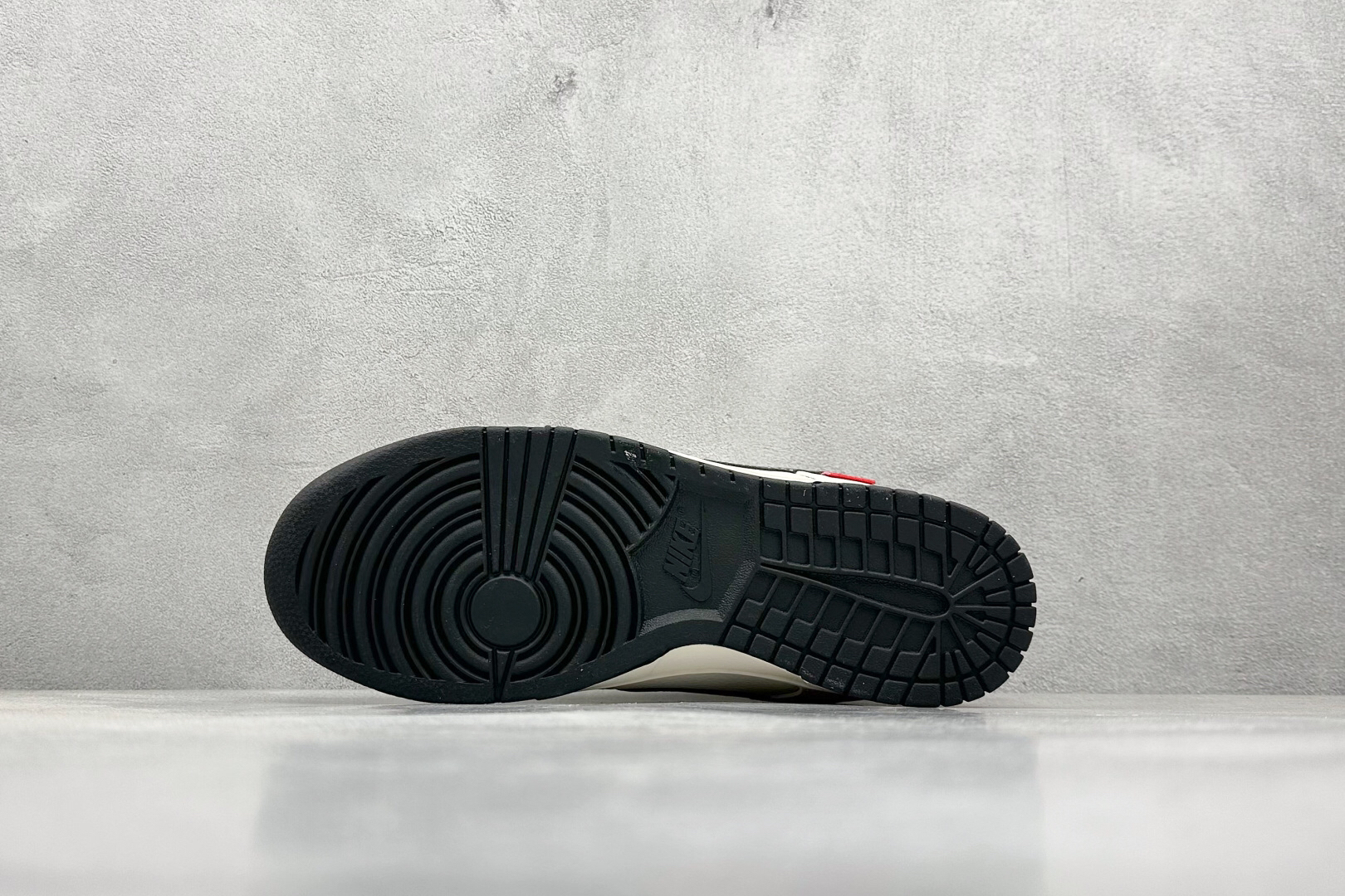 超入手困難ナイキ SB ダンクロー・スープラムコラボレーション日本限定