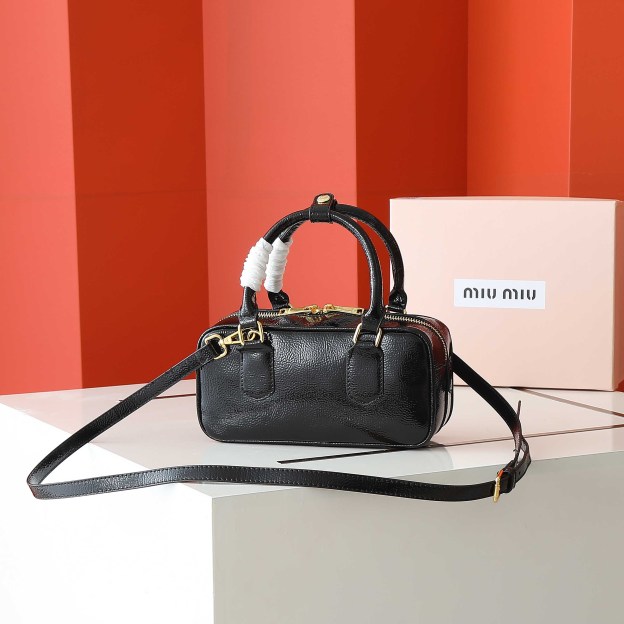 ミュウミュウ アルカディ レザー レギュラーバッグ「Arcadie Bag」