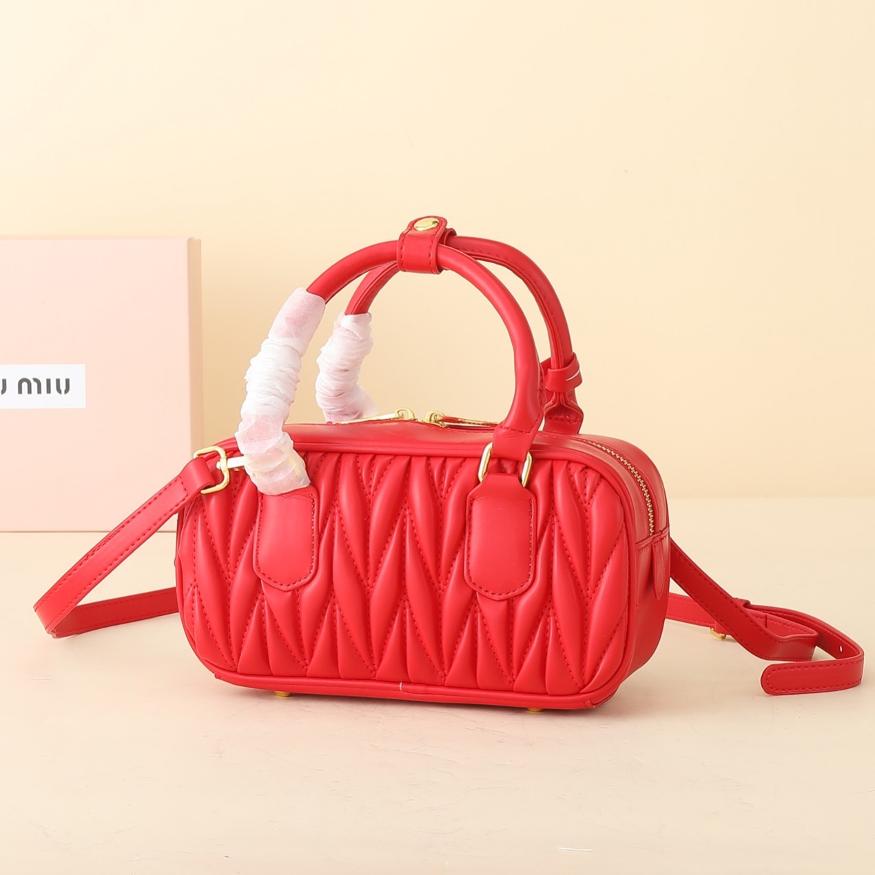 ミュウミュウ アルカディ マテラッセレザー レギュラー/ラージバッグ「Arcadie Bag」