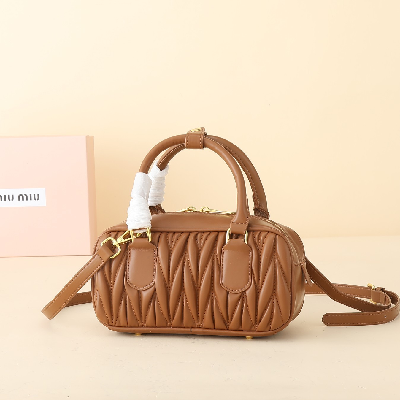 ミュウミュウ アルカディ マテラッセレザー レギュラー/ラージバッグ「Arcadie Bag」