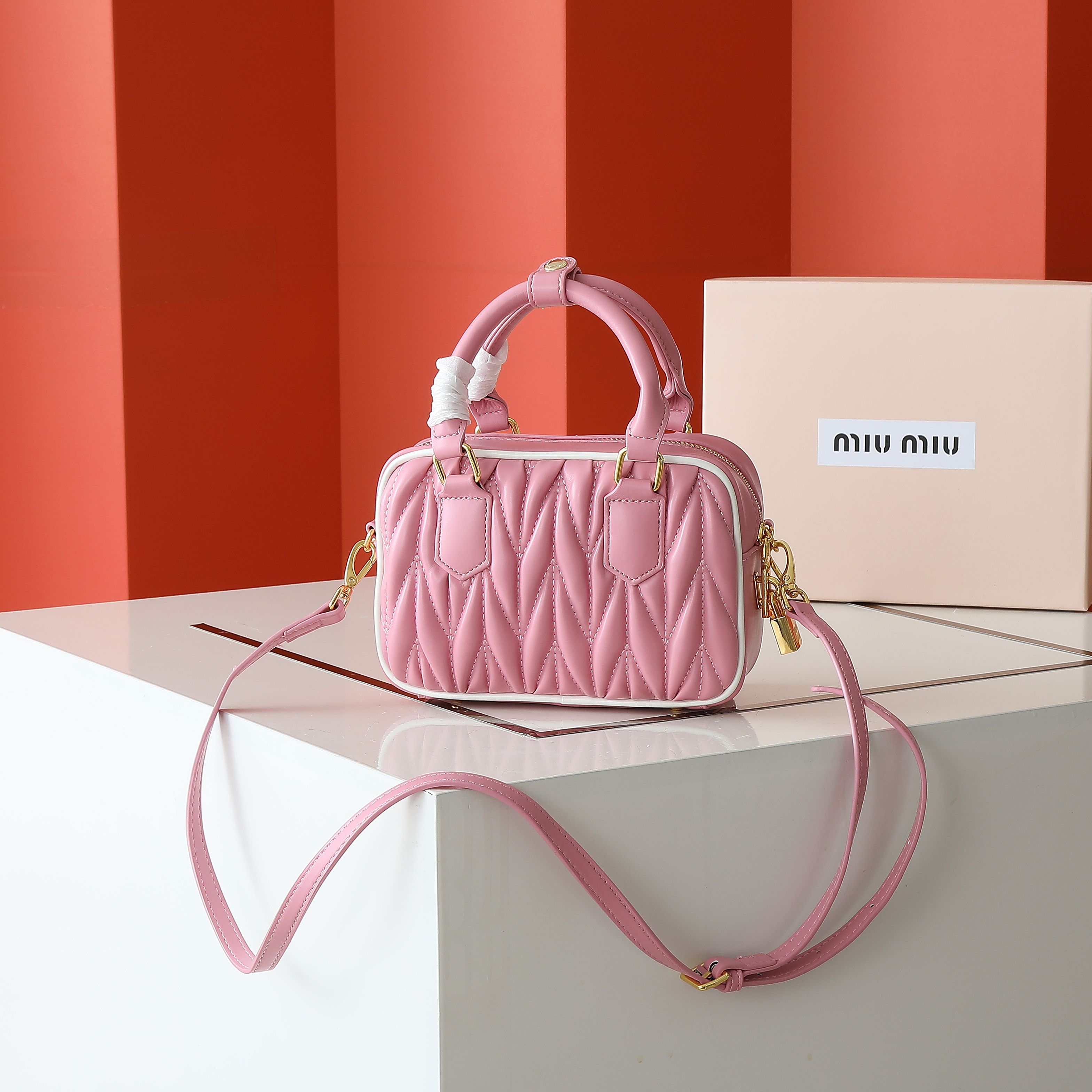 ミュウミュウ アルカディ マテラッセレザー スモールバッグ「Arcadie Bag」