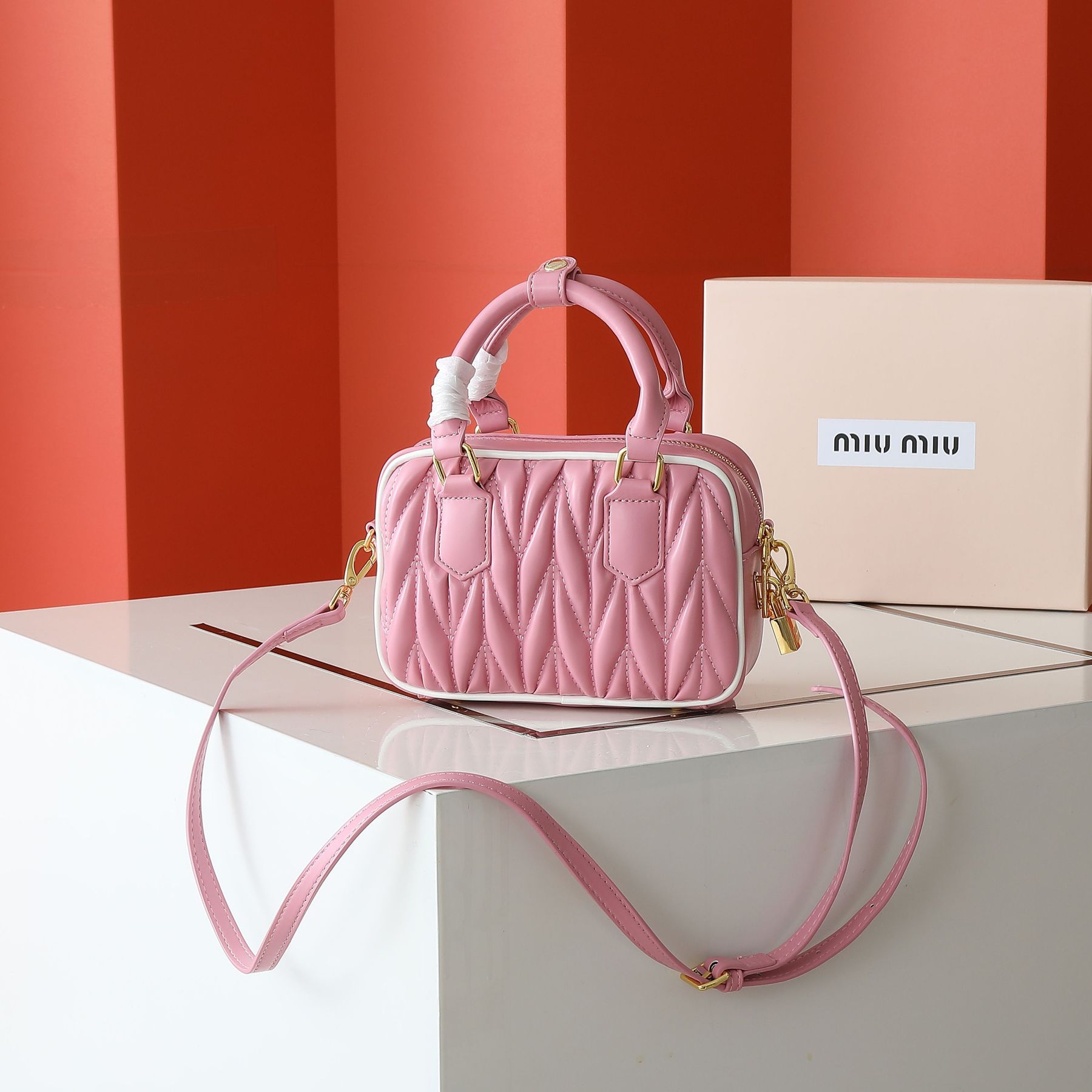 ミュウミュウ アルカディ マテラッセレザー スモールバッグ「Arcadie Bag」