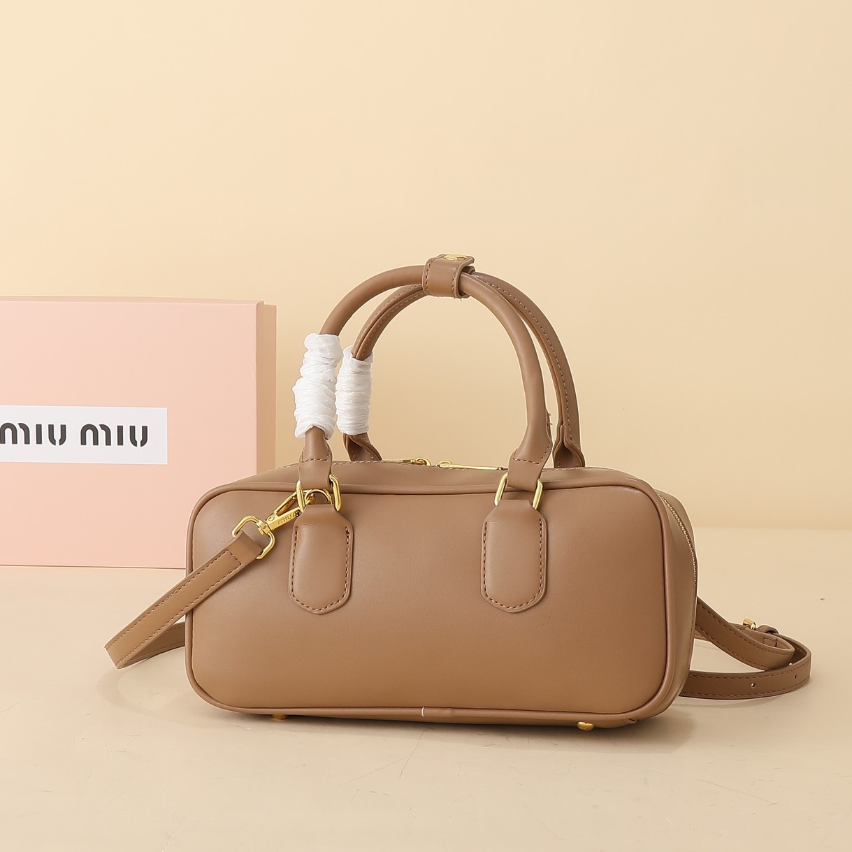 ミュウミュウ アルカディ レザー ラージバッグ「Arcadie Bag」