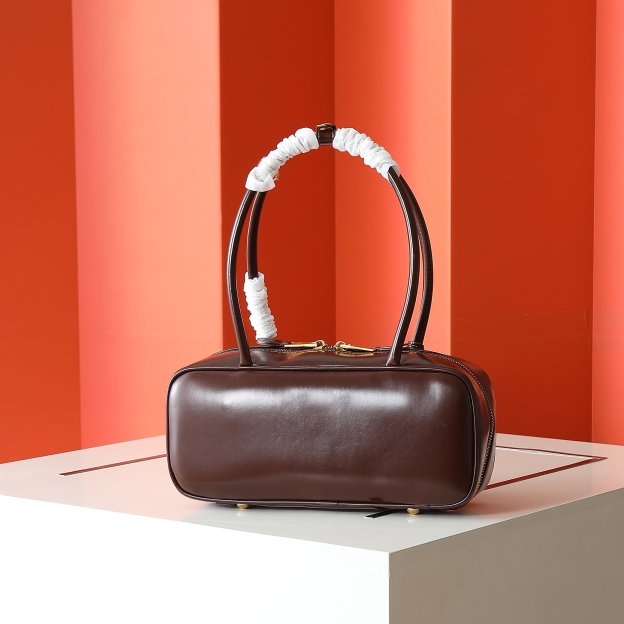 ミュウミュウ ボー レザー スモールバッグ「Beau Bag」