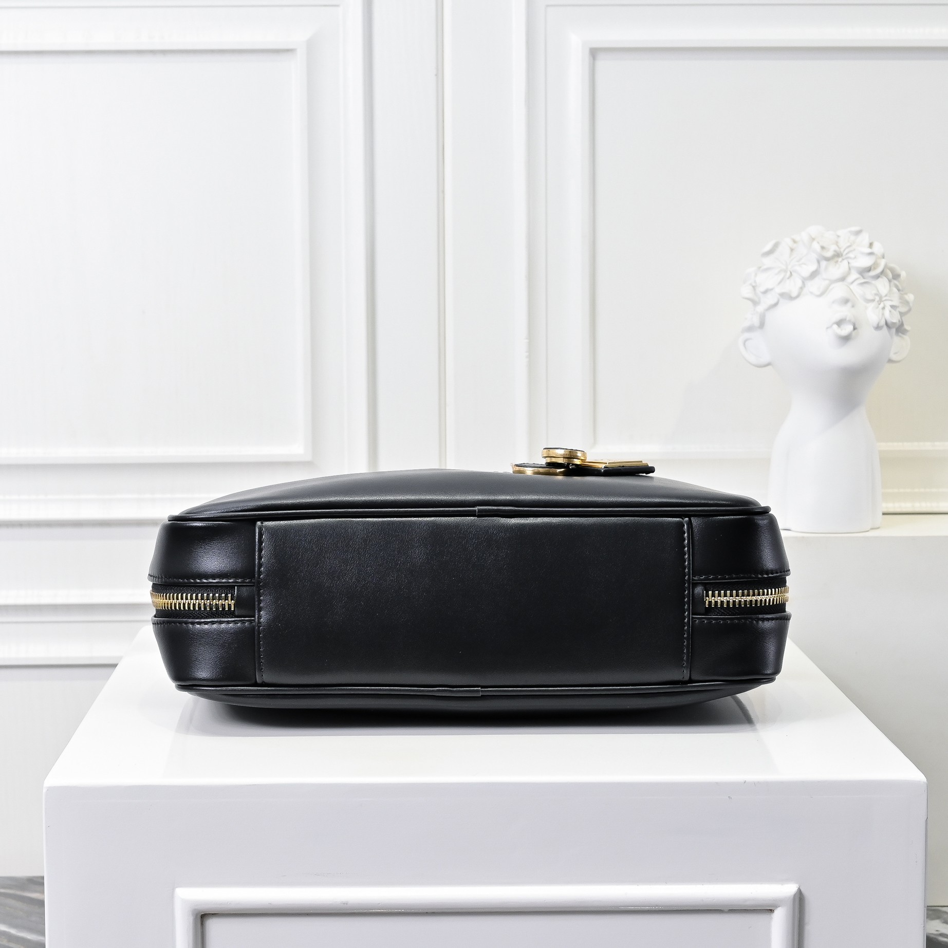 ミュウミュウ ボー レザー ミディアムバッグ「Beau Bag」