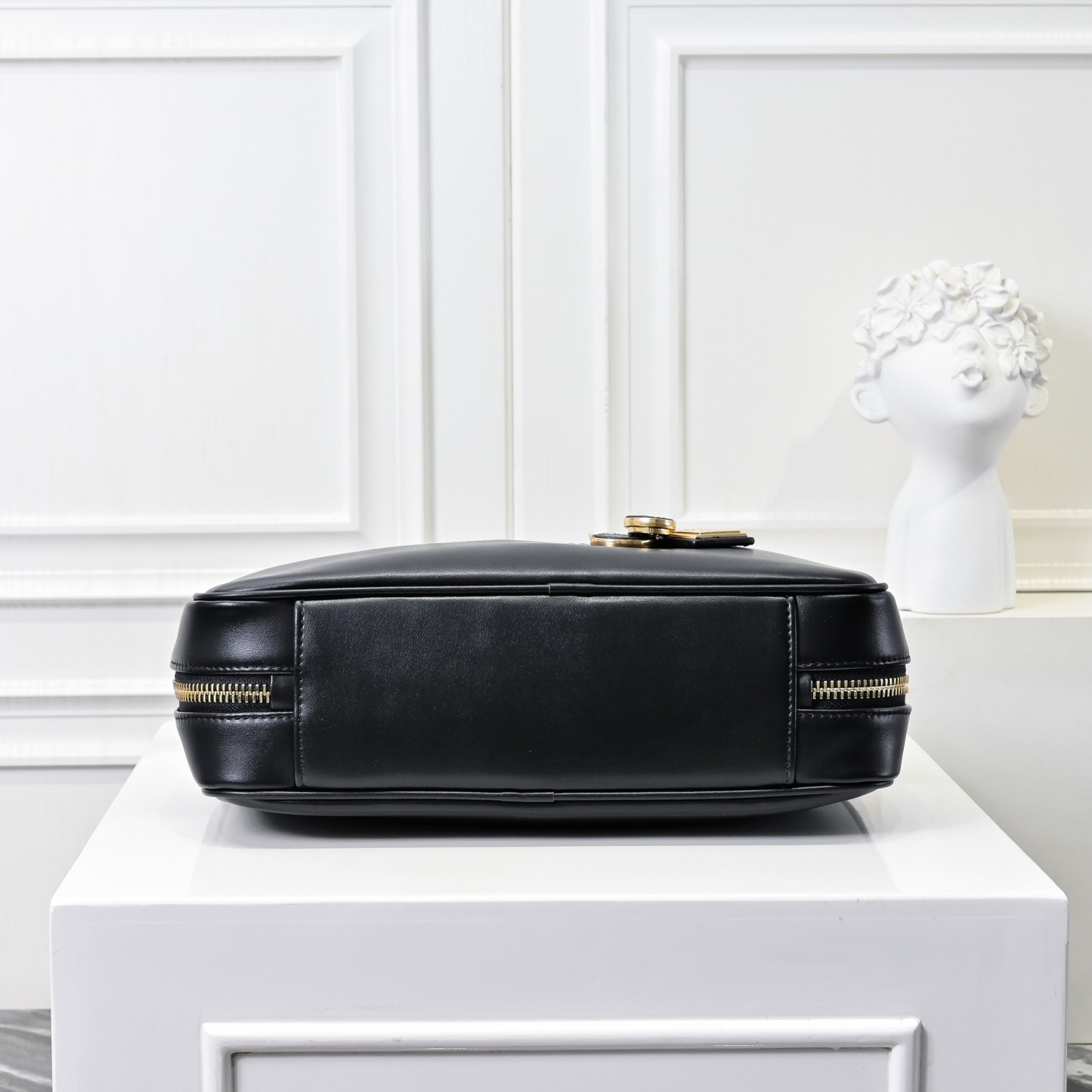 ミュウミュウ ボー レザー ミディアムバッグ「Beau Bag」