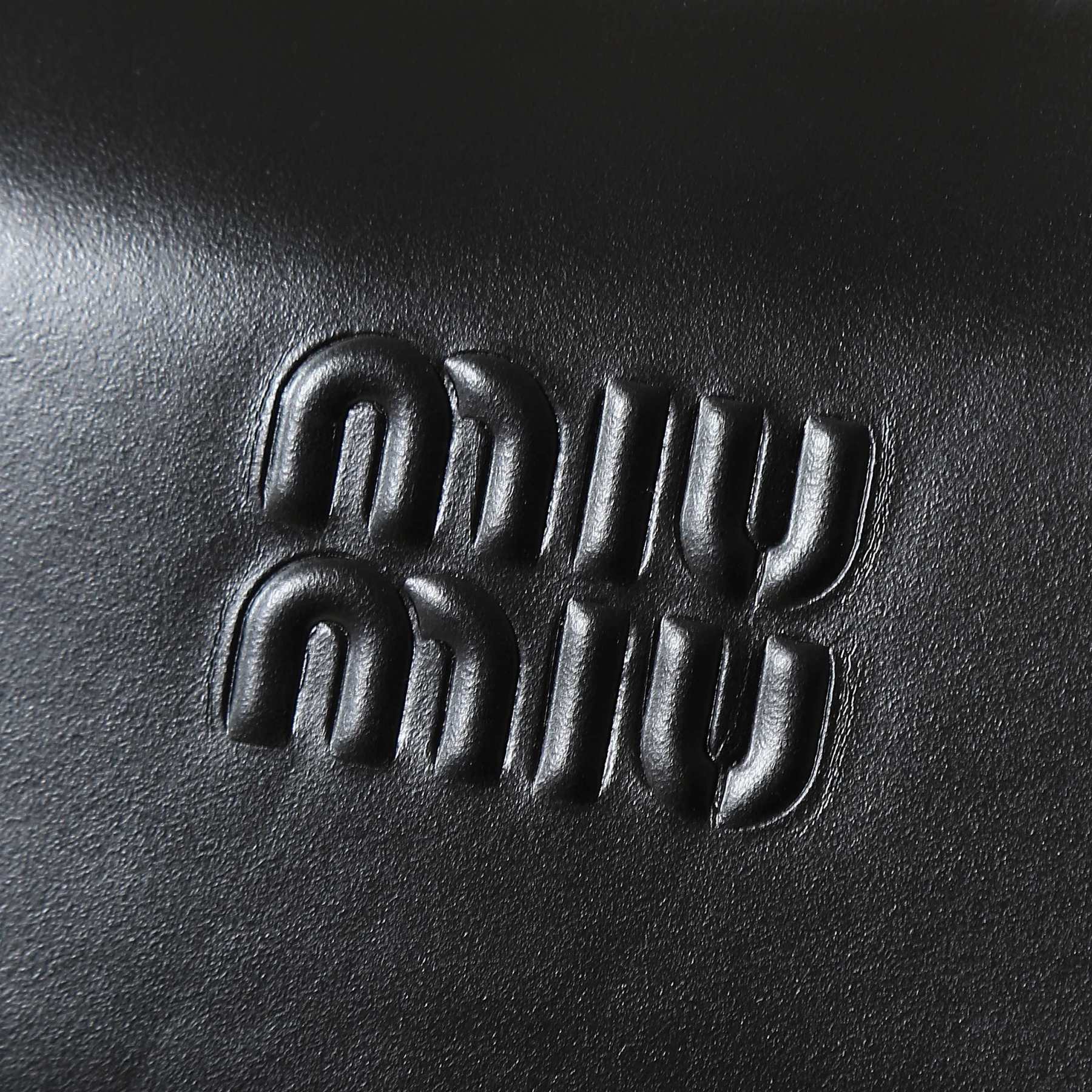 ミュウミュウ ボー レザー スモールバッグ「Beau Bag」