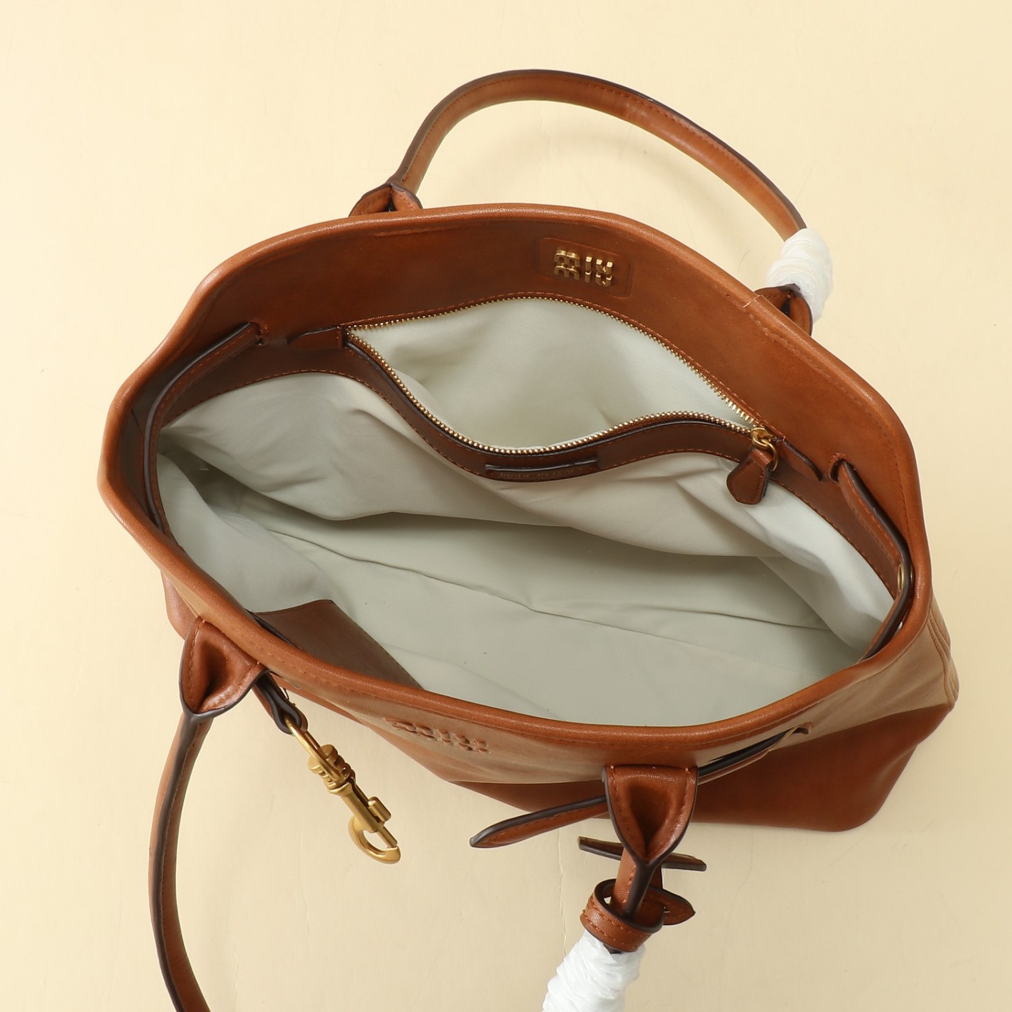 ミュウミュウ アバンチュール ナッパレザー トップハンドルバッグ「Aventure Bag」