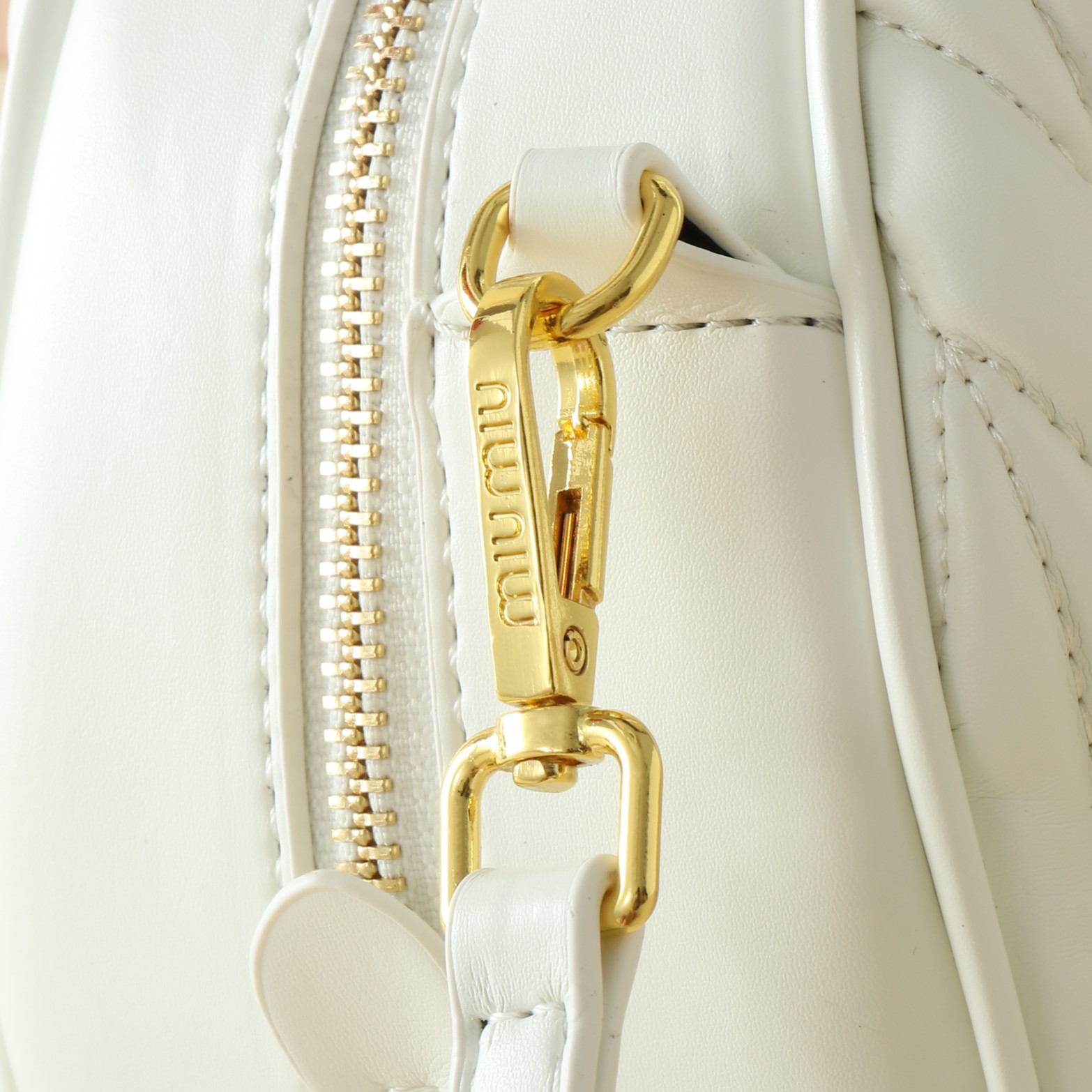 ミュウミュウ アバンチュール マテラッセレザー バッグ「Aventure Bag」