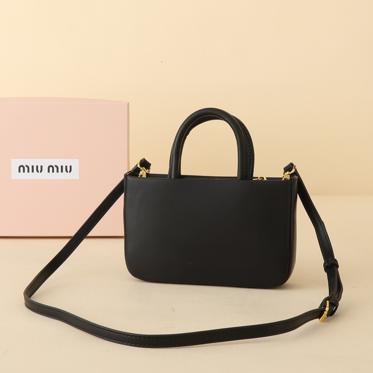ミュウミュウ アルカディ トップハンドルバッグ「Arcadie Bag」
