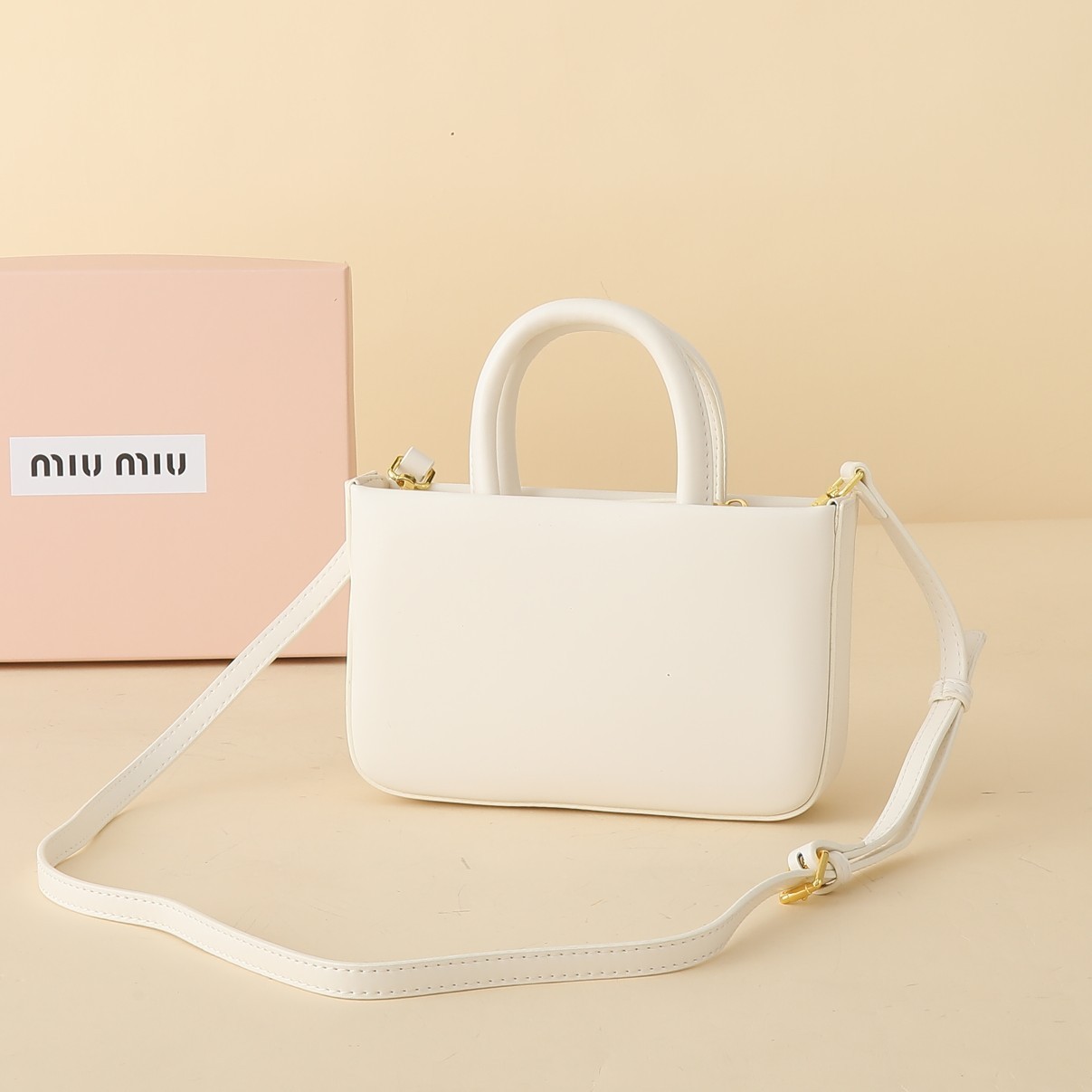 ミュウミュウ アルカディ トップハンドルバッグ「Arcadie Bag」