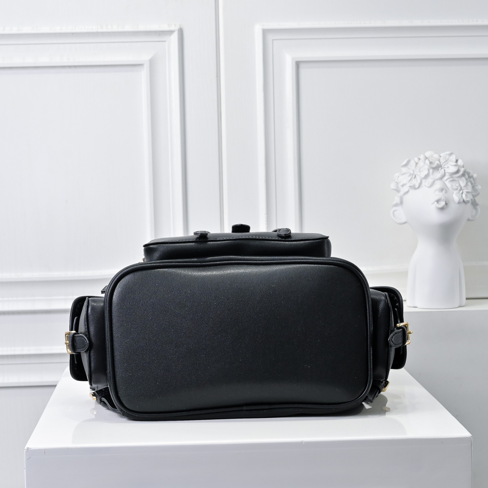 ミュウミュウ アルカディ レザー ラージバックパック「Arcadie Bag」