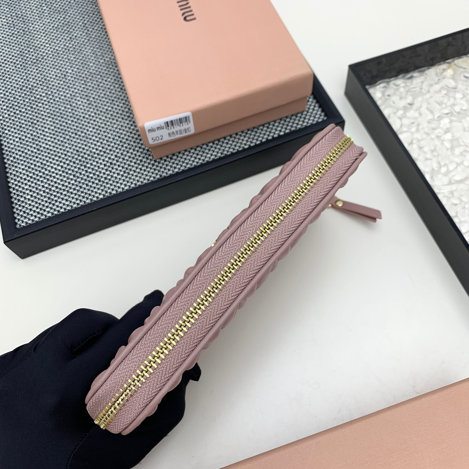 ミュウミュウ ラージ マトラッセ ナッパレザー ウォレット「Matelassé Wallet」