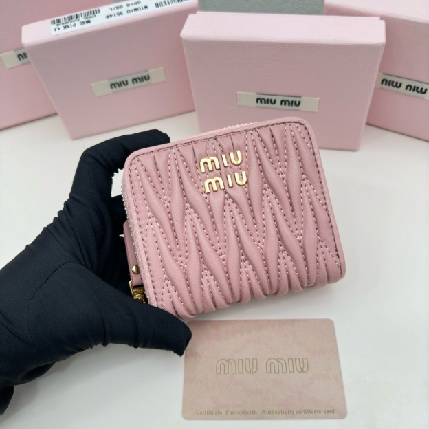 ミュウミュウ ラージ マトラッセ ナッパレザー ウォレット「Matelassé Wallet」