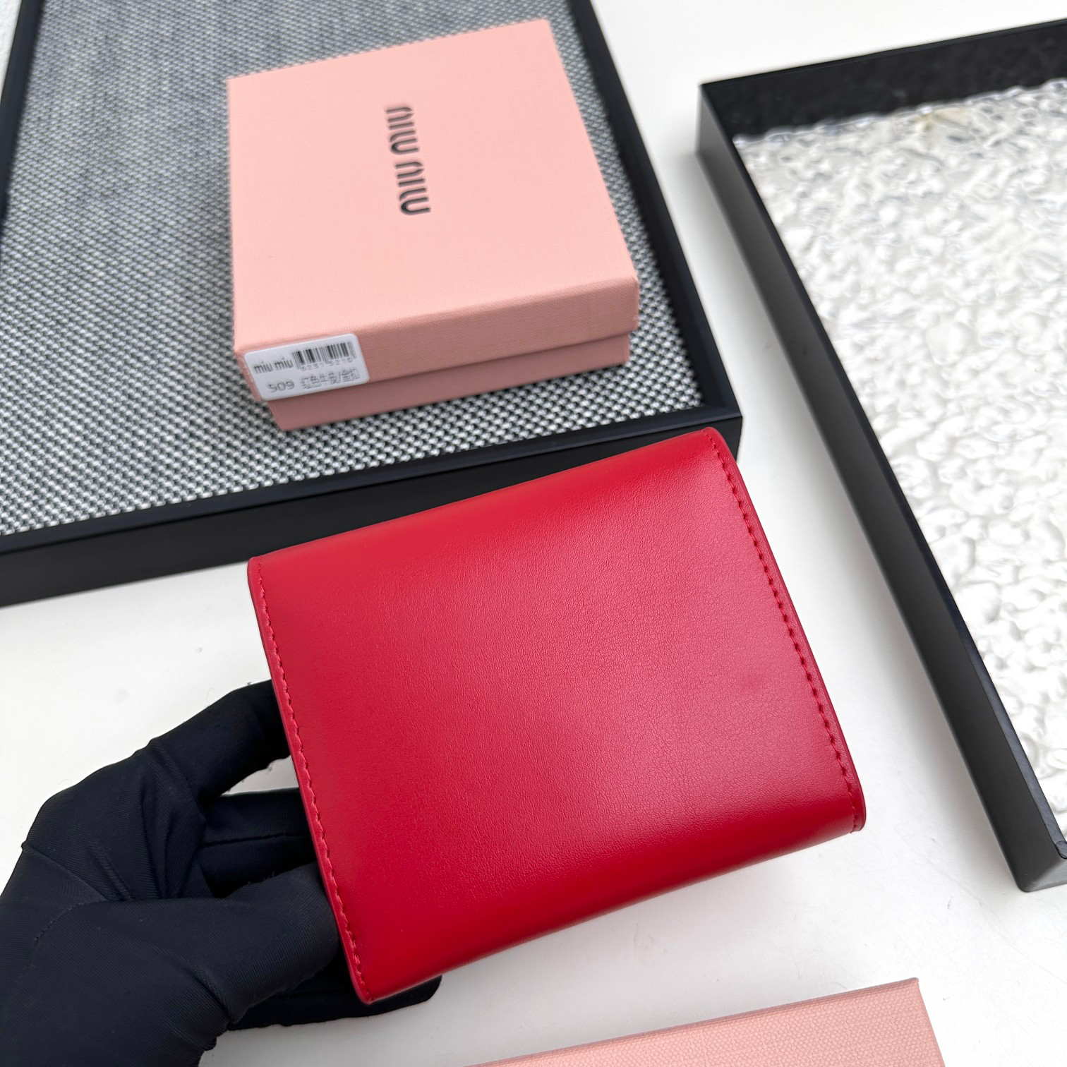 ミュウミュウ アルカディ コンパクト フラップ ウォレット「Arcadie Wallet」