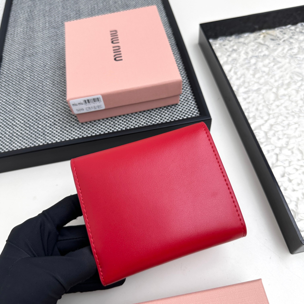 ミュウミュウ アルカディ コンパクト フラップ ウォレット「Arcadie Wallet」