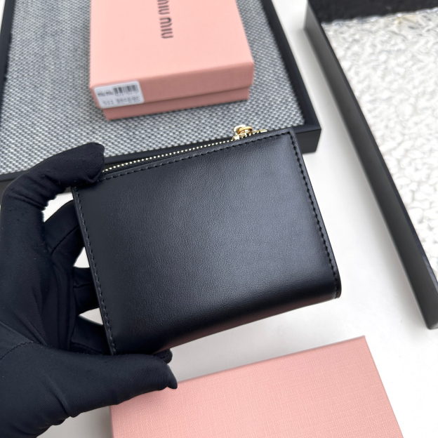 ミュウミュウ アルカディ レザー 財布「Arcadie Wallet」