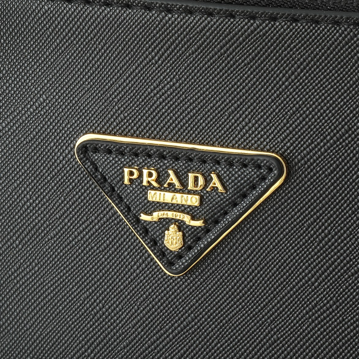 プラダ ガレリア ミディアム ソフトグレインレザー バッグ 「Galleria Bag」