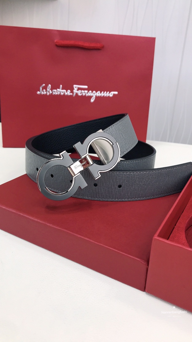 フェラガモ「Ferragamo」リバーシブルベルト「デュアルバックル」