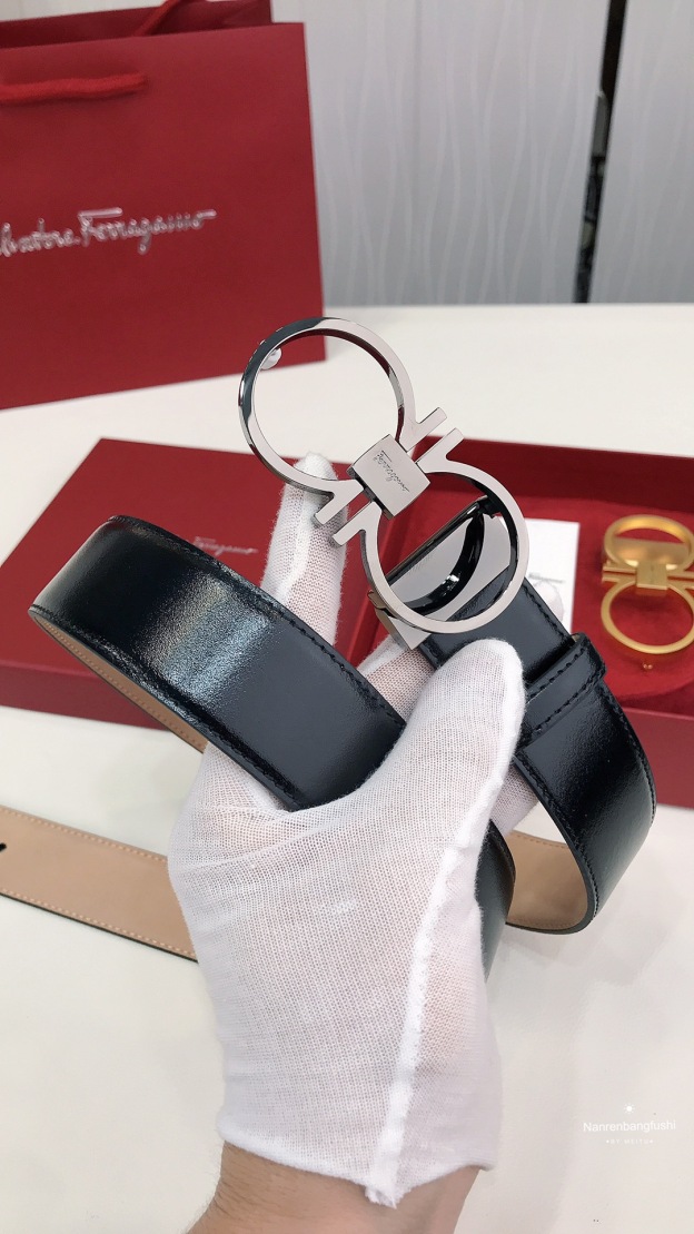 フェラガモ「Ferragamo」リバーシブルベルト「デュアルバックル」