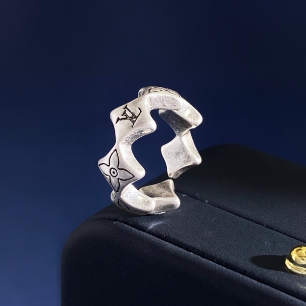 ルイ・ヴィトン スパイキー フラワー リング