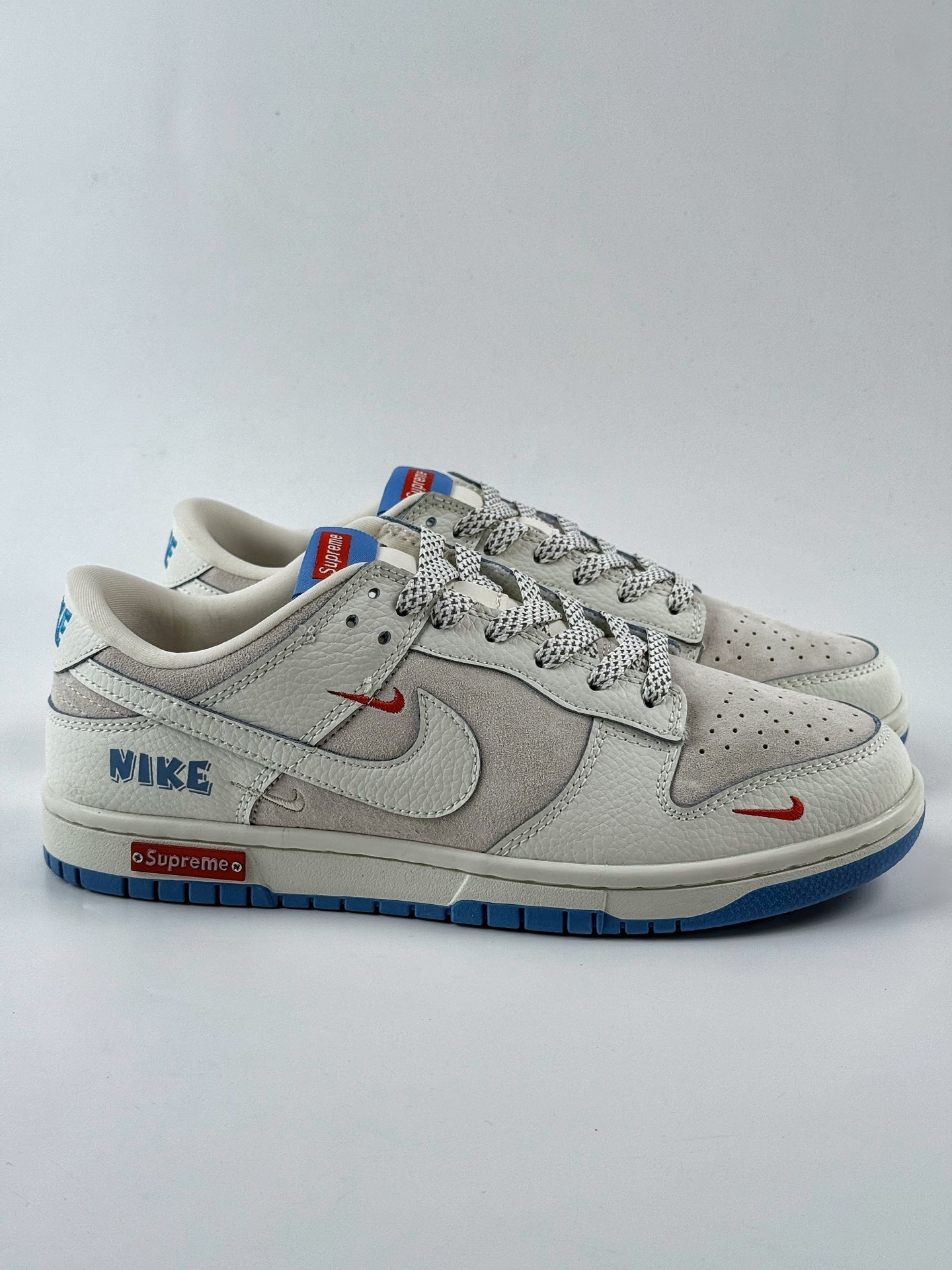 「コラボモデル」Supreme x Nike SB Dunk Low スニーカー