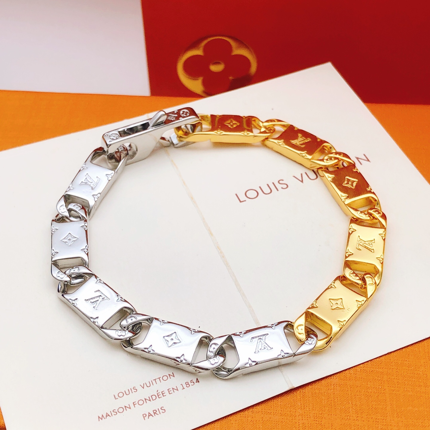 ルイ・ヴィトン シグネチャーチャームブレスレット