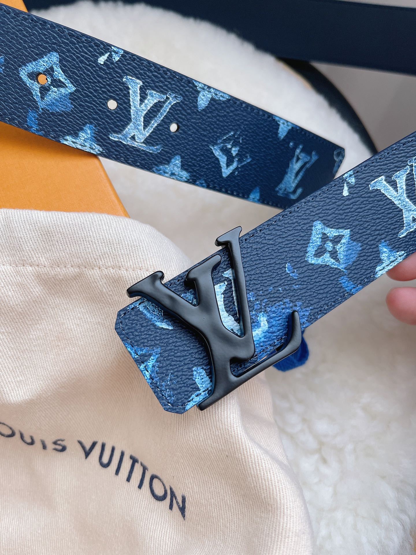 ルイ・ヴィトン「Louis Vuitton」ベルト･LV イニシャル 40MM