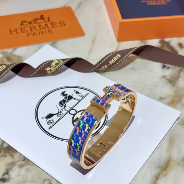 エルメス ブランドの象徴的なブレスレット