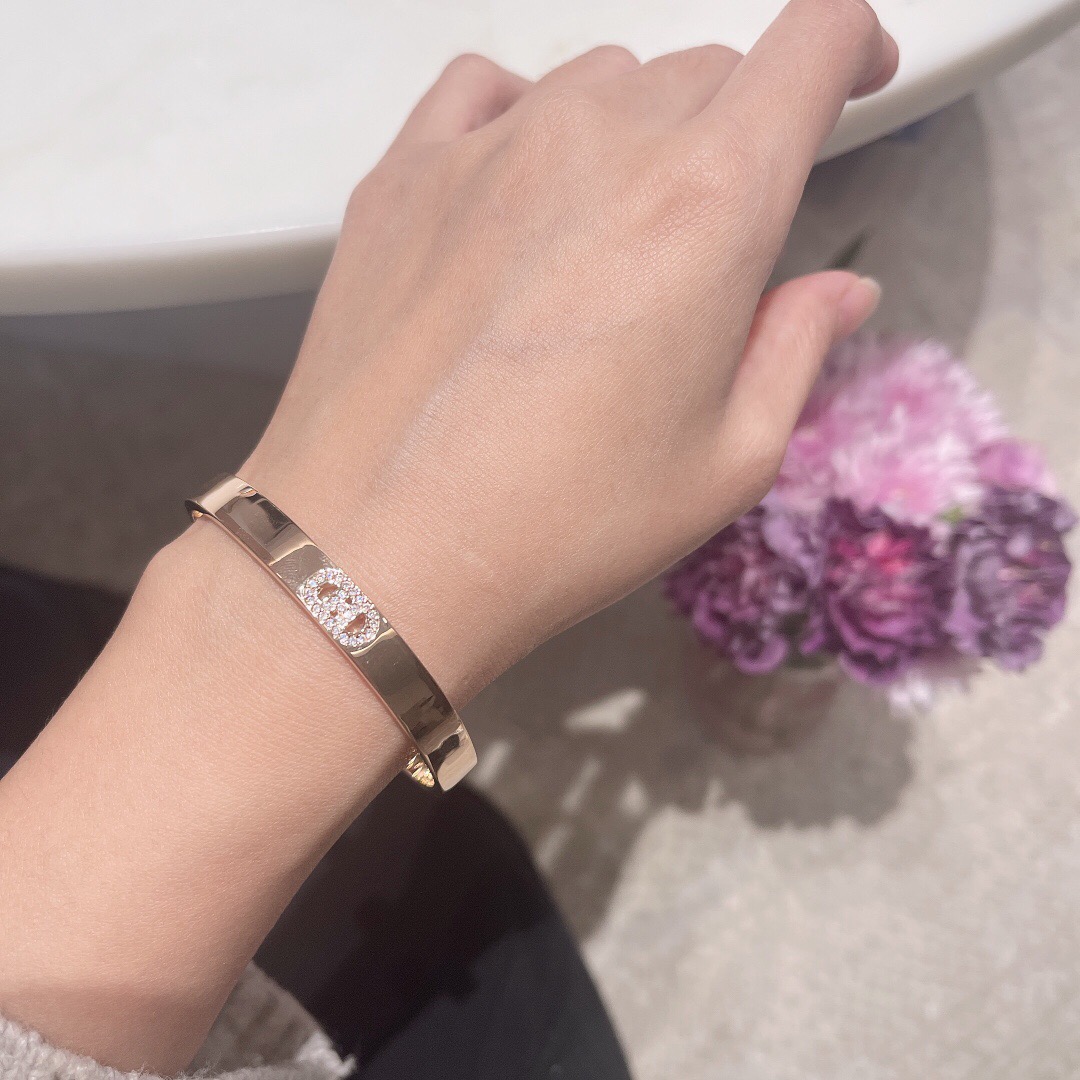 エルメス ブランドの象徴的なブレスレット