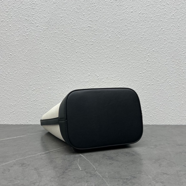 セリーヌ「Celine」2022 CUIR TRIOMPHE バケットバッグ