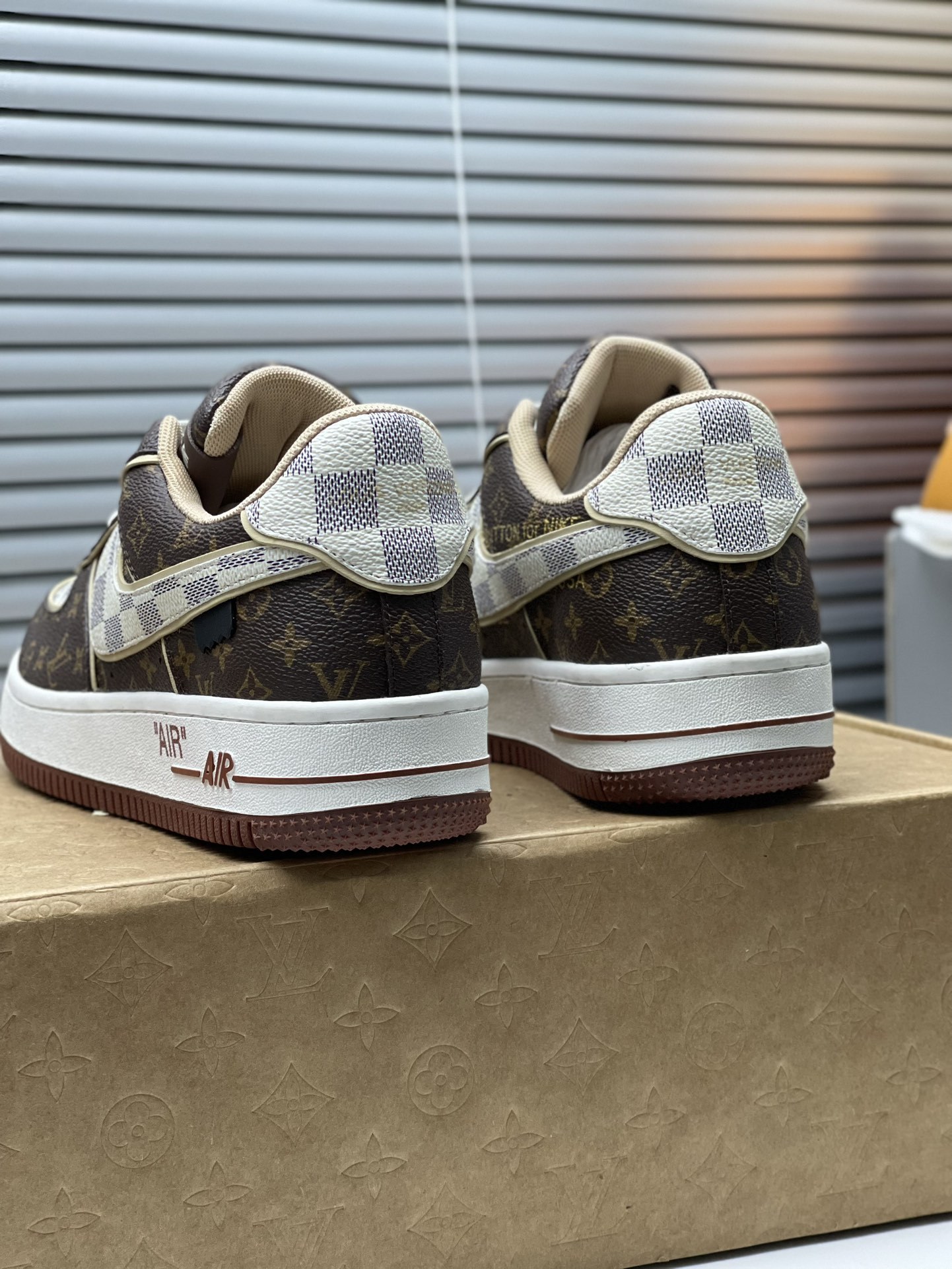 「ルイ・ヴィトン」Nike Air Force 1 Low 限定スニーカー