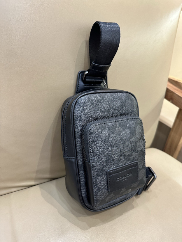 コーチ「Coach」 WEST メンズクロスボディバッグ