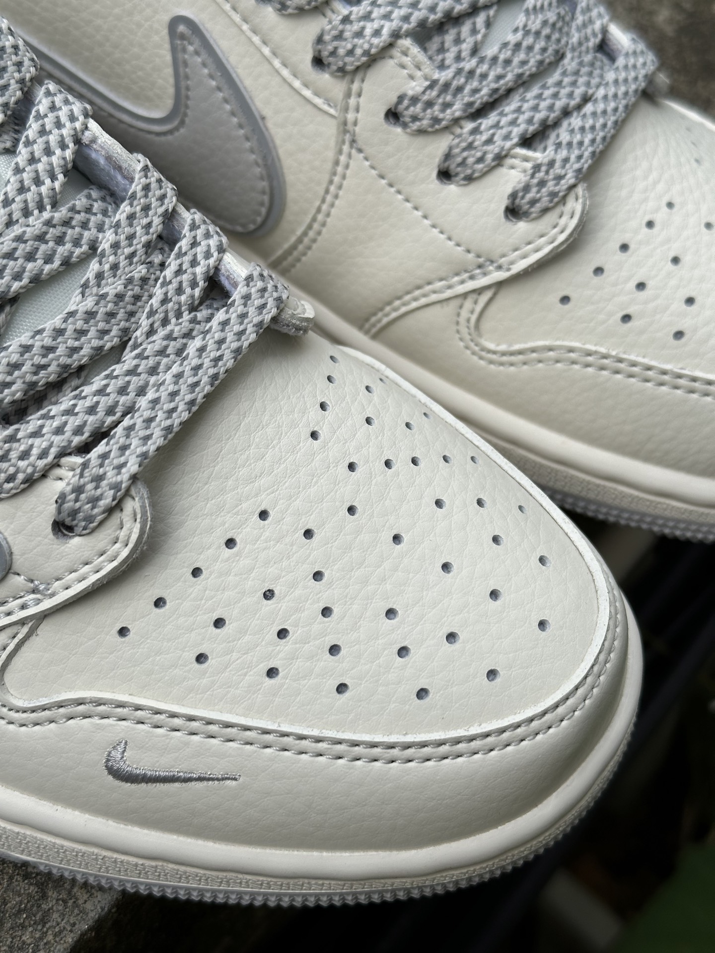 「コラボモデル」Travis Scott x Jordan 1 Low supreme スニーカー