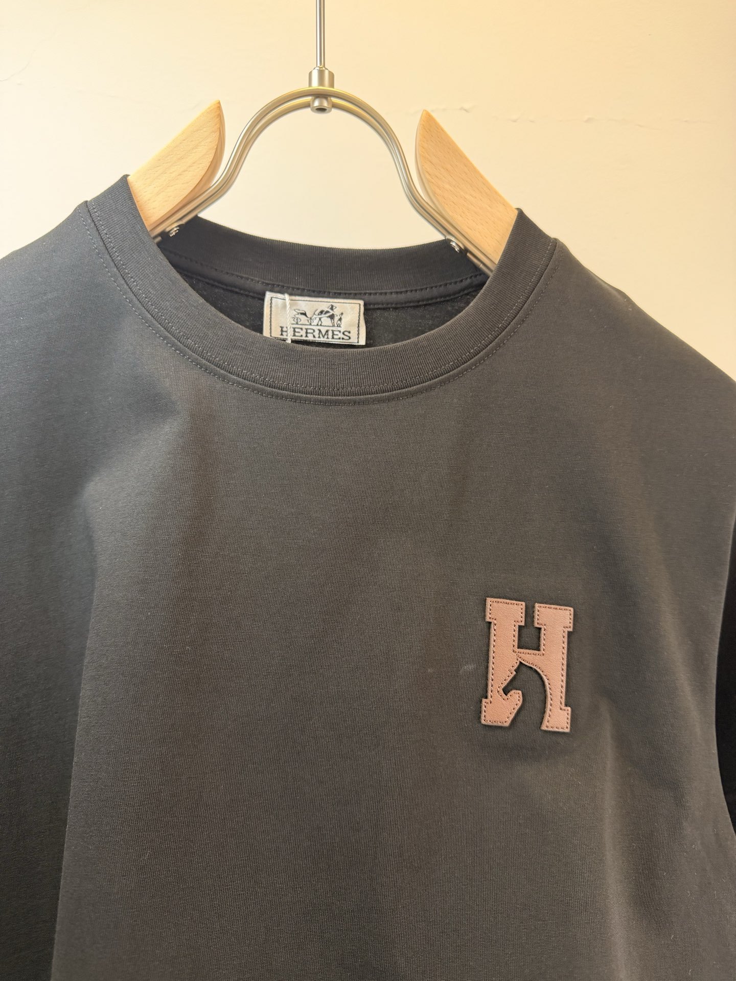 エルメス「Hermès」 クルーネックTシャツ 軽やかな着心地 春夏新作