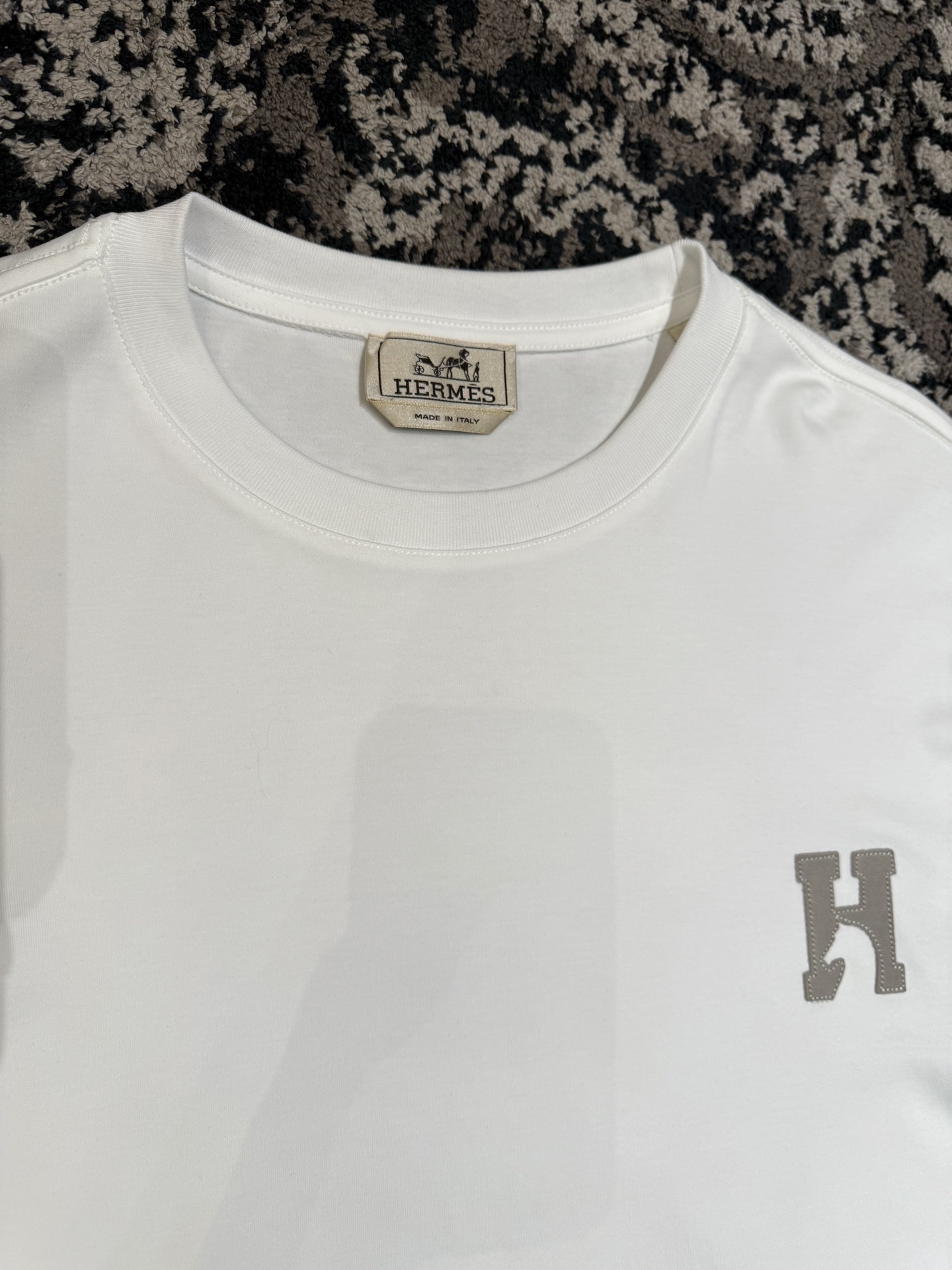 エルメス「Hermès」 クルーネックTシャツ 軽やかな着心地 春夏新作