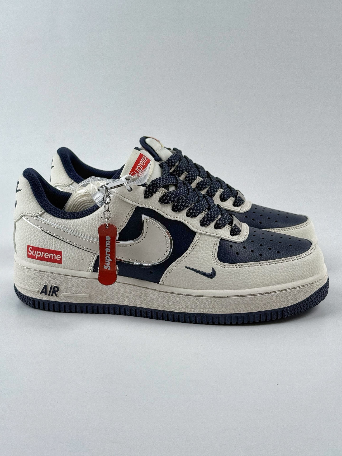 「コラボモデル」Supreme × Nike Air Force 1 Low スニーカー