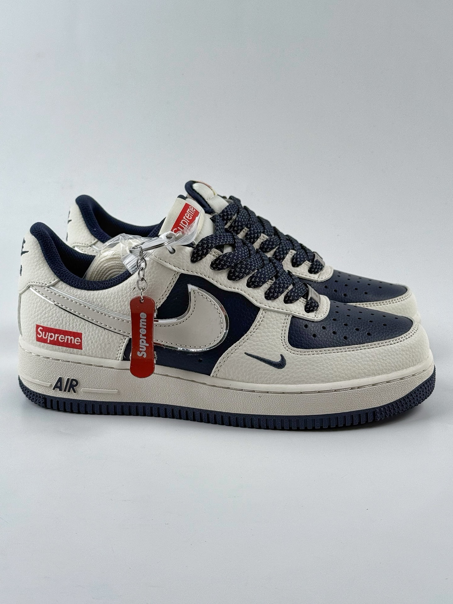 「コラボモデル」Supreme × Nike Air Force 1 Low スニーカー