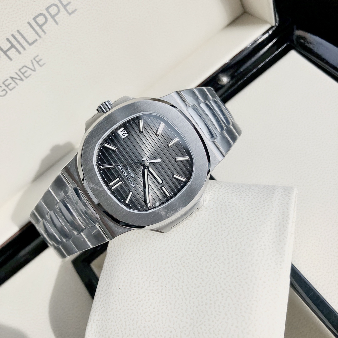 パテック フィリップ「Patek Philippe」ノーチラス 5711/1A 自動巻き腕時計 40mm「4色」
